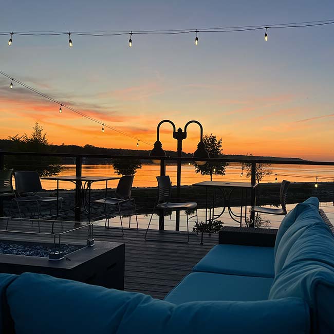 sonnys-catering-door-county-sturgeon-bay-wisconsin-outdoor-party-deck-venue-sunset